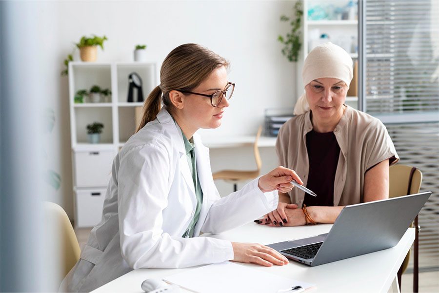 medica con el paciente